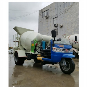 五征五轮多缸3方搅拌车
